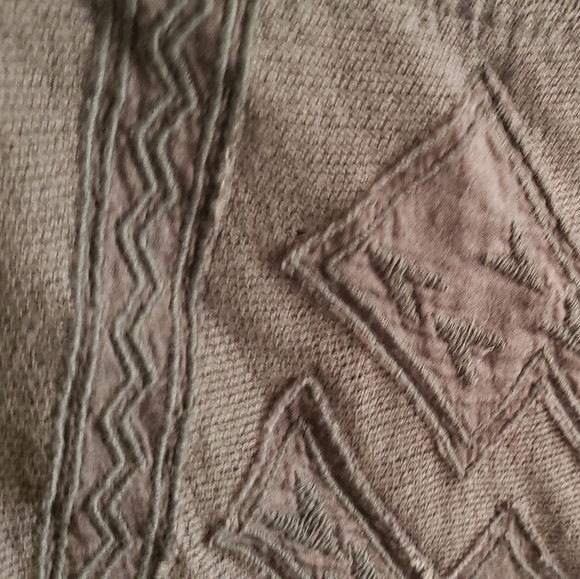 Embroidered Pattern Mesh Top - Picture 3 of 5